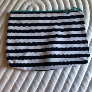 Thirty-One Large Zipper Pouch